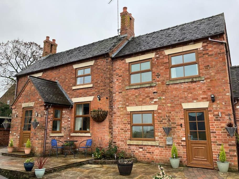 Woodbine Cottage-Part Of Alton Cottages Экстерьер фото