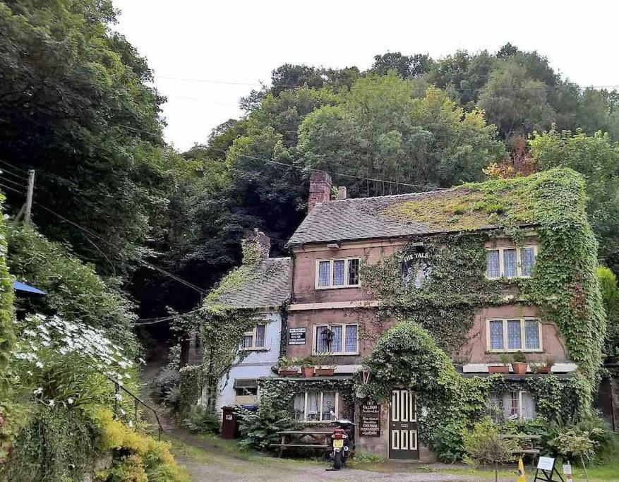 Woodbine Cottage-Part Of Alton Cottages Экстерьер фото